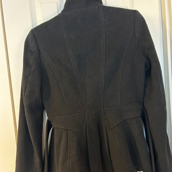 Black coat belted. Classic style - Picture 5 of 5